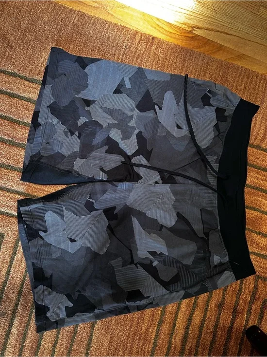 lululemon athletica Men's Black and Gray Camo Training Shorts unlined