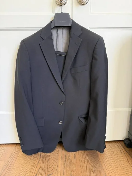 Hugo Boss Black Suit (38R)