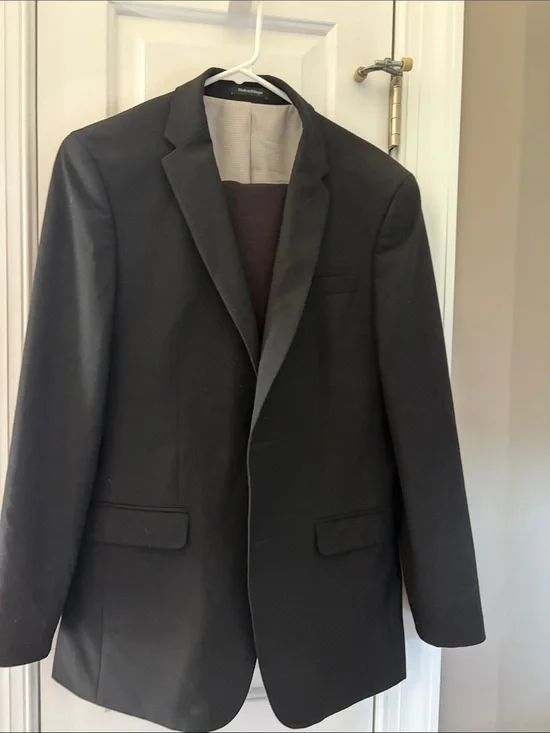 Egara Black Men's Notch Lapel Single-Breasted Suit with pants