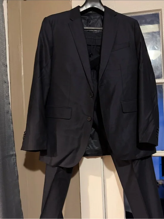 Banana Republic Men's Navy Blue Two-Piece Suit