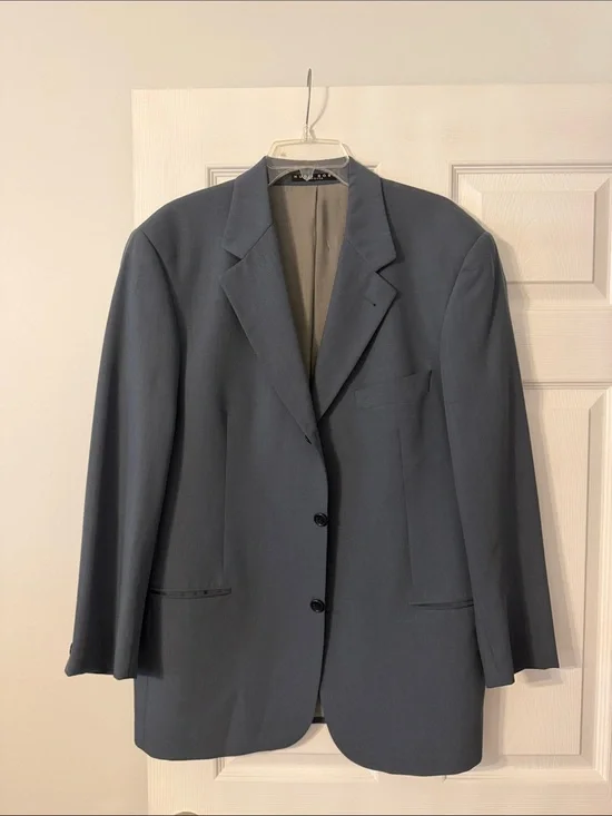 Hugo Boss Men's Slate Gray Two-Button Blazer size 42 length 32” pit to pit 42