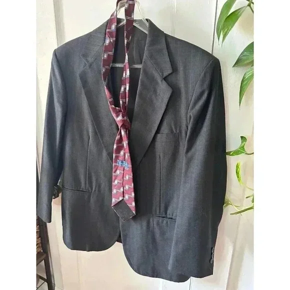 Town Craft men’s size large suit jacket and tie
