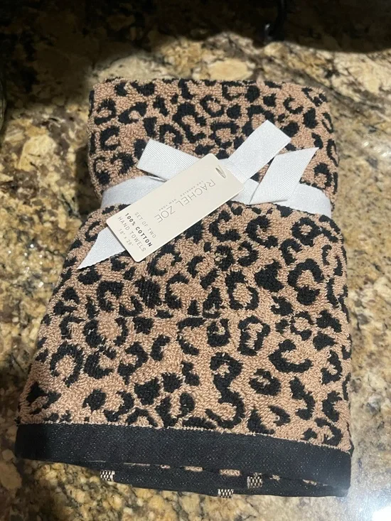 Rachel Zoe 100% Cotton cheetah print hand towel set of (2) 18”x28” Brand New