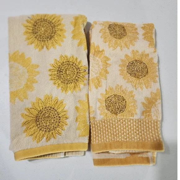 Sunflower Hand Towel Set of 2 Yellow White Floral Cotton Terry Bathroom Decor