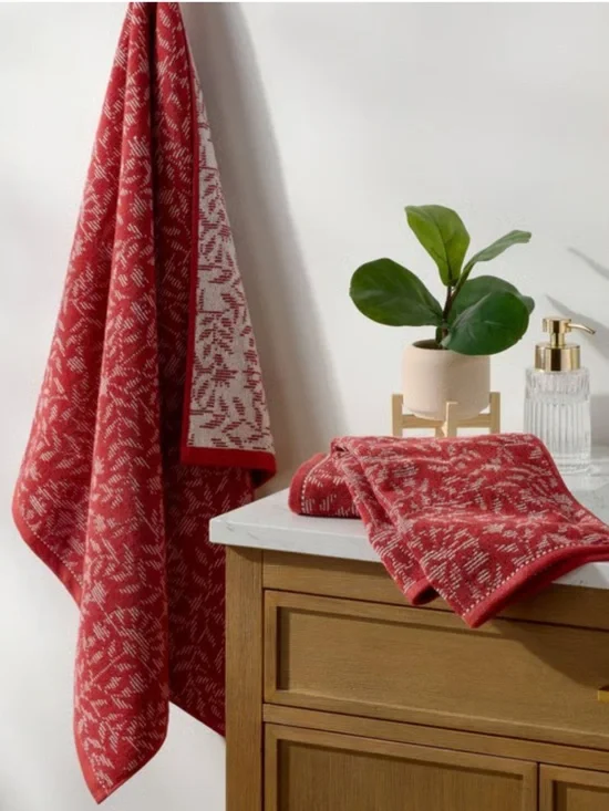 NWOT - Threshold Americana Floral Hand Towels Set of 2 in Red