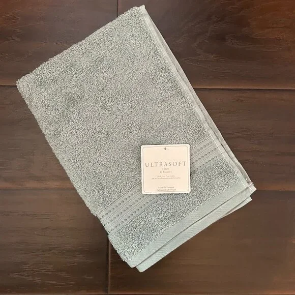 Ultrasoft by Kassatex NWT Grey Hand Towel