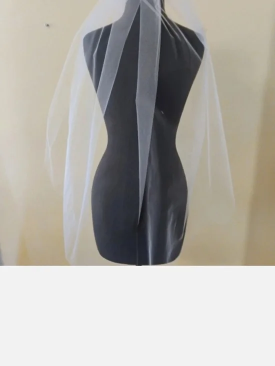 Classic Single-Tier Bridal Veil in White Color Fingertips Length