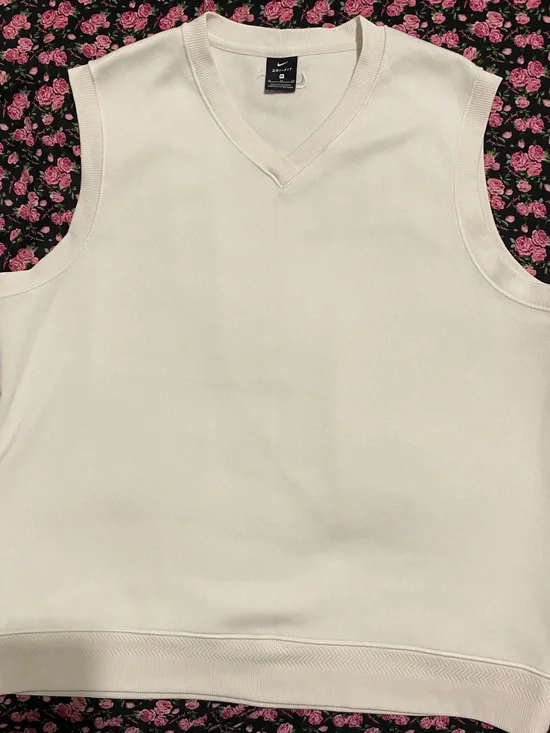 Nike Cream V‑Neck Sleeveless Knit Top Golfing
