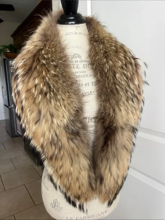 Stunning Real fur Finn raccoon fur collar tan with touches of black