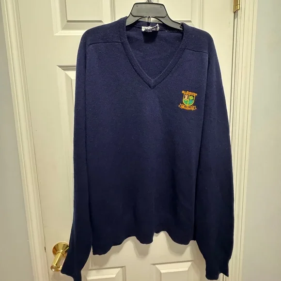 ST Andrew’s Scotland EUR size 48 navy 100% lambswool v neck sweater