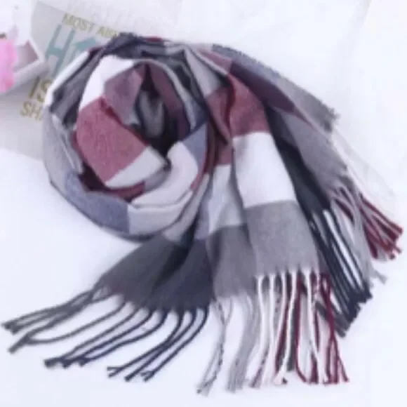 PRETTY CHECKED Scarf w Fringe!