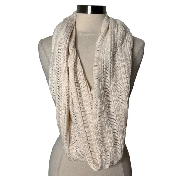 American Eagle Outfitters Y2K Cream‎ Open Ladder Knit Infinity Scarf Ribbed Loop