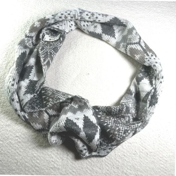 Aeropostale Infinity Scarf Fair‎ Isle Gray White Metallic Knit Winter Unisex NWT