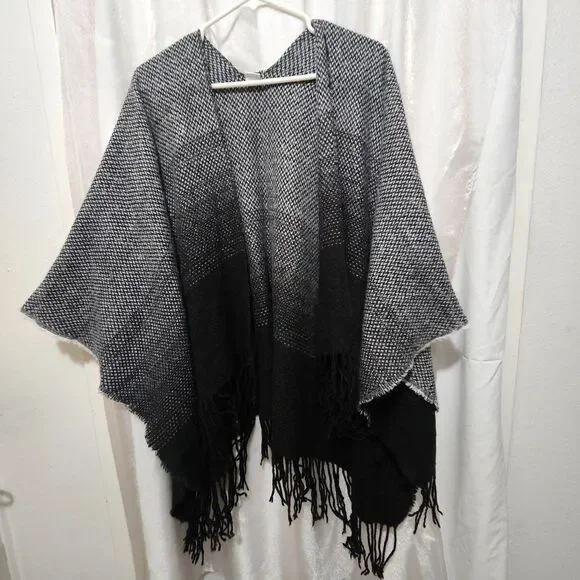 Sorbetto Boutique Black White Ombre Fringe Ruana Poncho Wrap Shawl One Size
