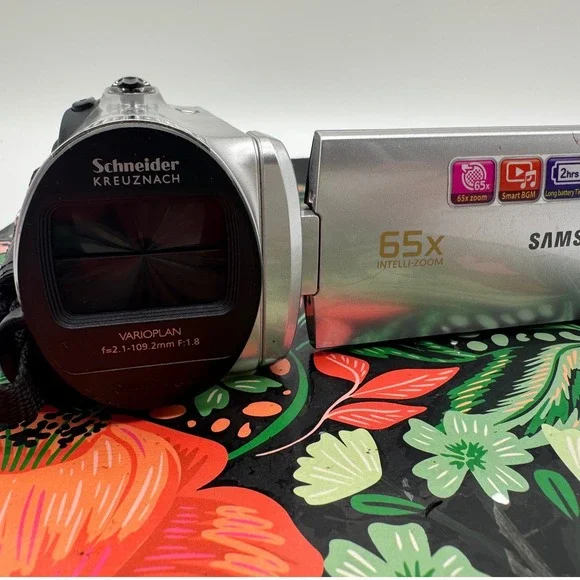 Samsung SMX-F50 Silver Camcorder 65x Intelli-Zoom Schneider-Kreuznach Lens