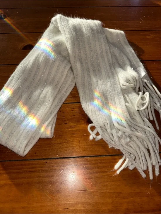 Cozy Ribbed Fringe Scarf in Sparkling White