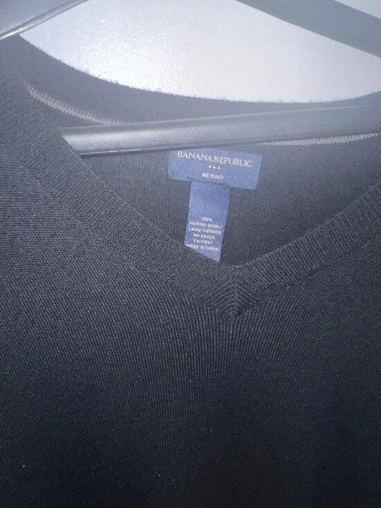 Banana Republic Men's Large V Neck Black Sweater 100% Merino Wool