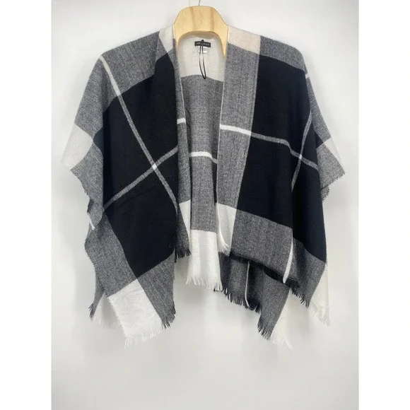 Aerosoles Poncho Wrap OS Black White Buffalo Plaid Fringe Excellent