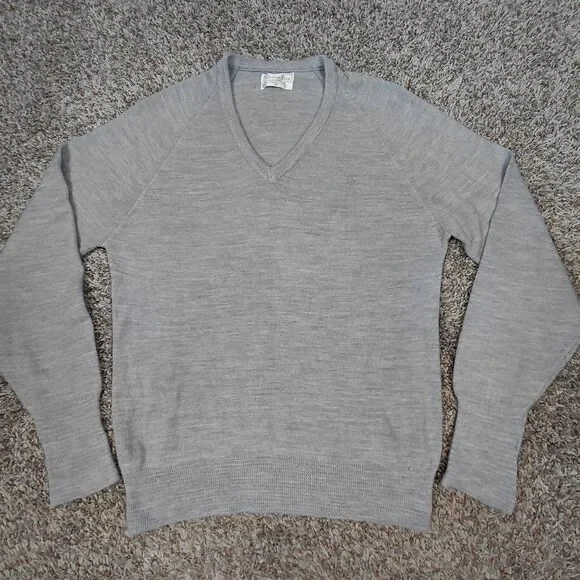 Vintage Christian Dior Pullover Sweater Mens Medium Gray Orlon Arylic V-Neck