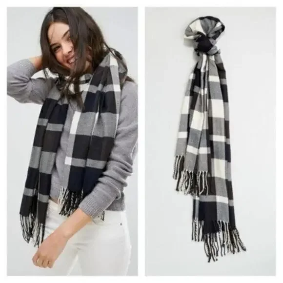 NWT Plush Ultra Soft Plaid Scarf Navy‎ One Size OS