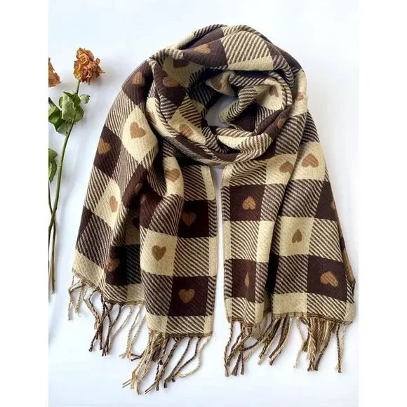 Brown heart detailed checkerboard scarf