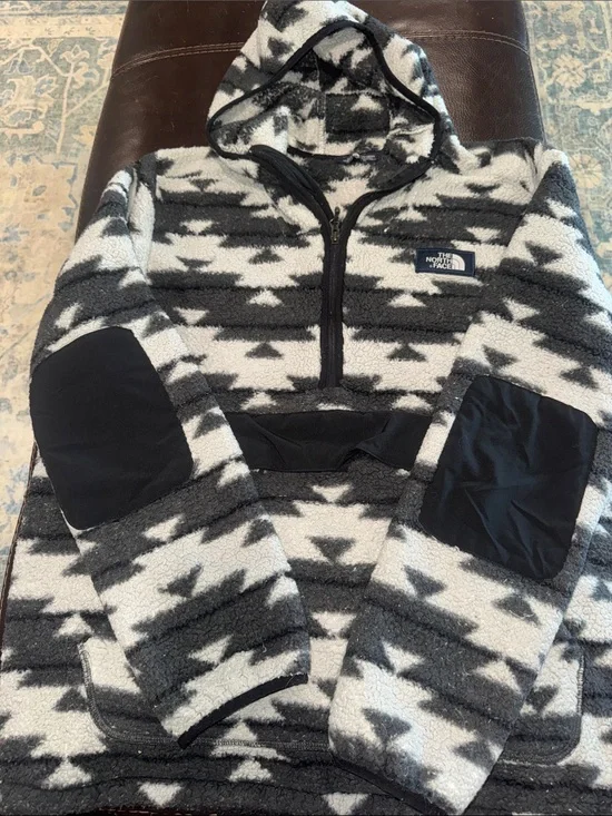 The North Face Men’s Black & White Geometric Hooded Zip Pullover