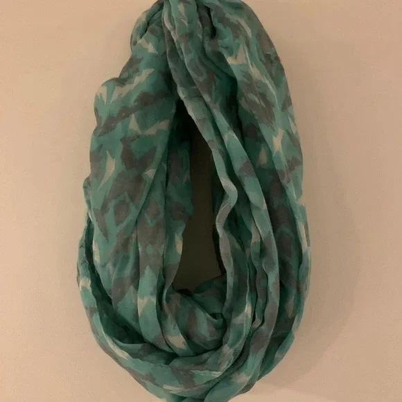 Infinity Scarf‎
