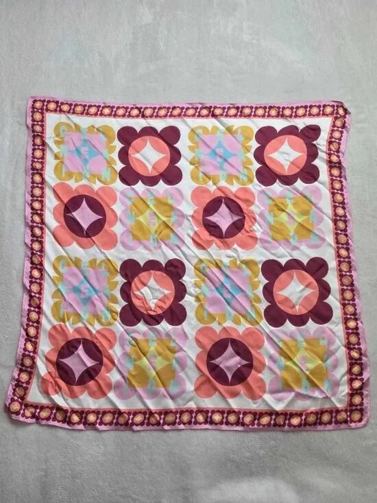 New Anthropologie Celandine retro granny square pattern 27x27 scarf