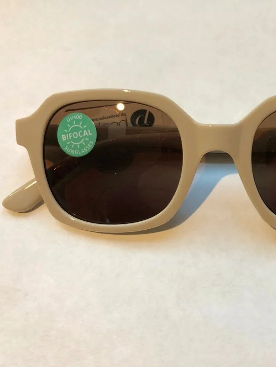 New Peepers Jet Set Taupe Bifocal Sunglass Readers +1.00‎