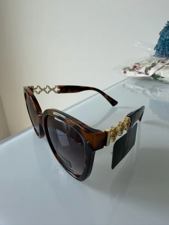 brown Sunglasses with Gold clover Detail