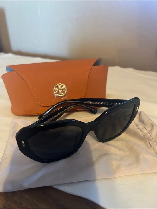 Tory Burch Black Cat-Eye Sunglasses with Orange Logo Case