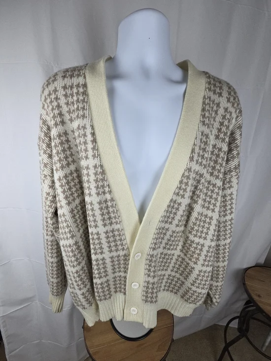 Mervyn's Vintage Cambridge Classic Cream & Beige Houndstooth Cardigan Sweater