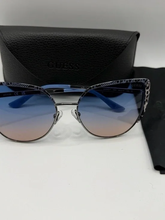 Guess GU00217 10W Cat Eye Sunglasses Blue Gradient Lens Brand New w/ Case &Cloth
