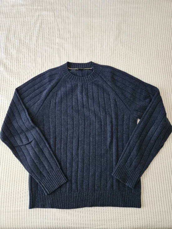 Ribbed Crewneck Wool Blend Sweater in Navy Blue