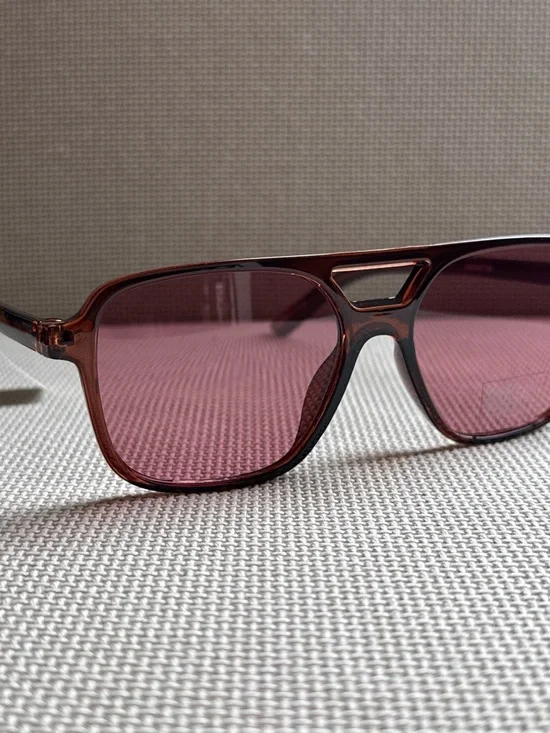 Vintage-Style Brown Frame Sunglasses with Rose-Tinted Lenses