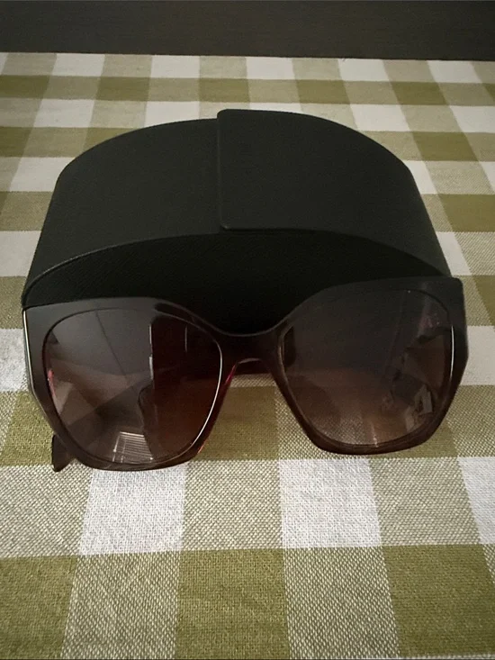 Prada PR 19ZS women’s
