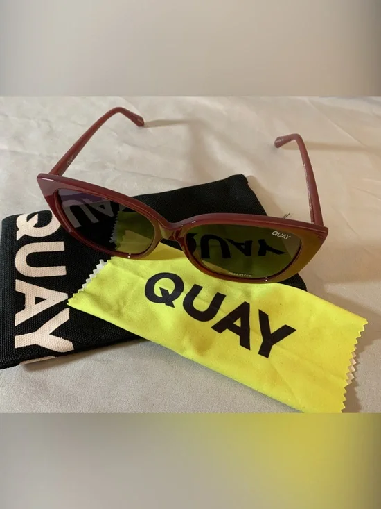 NEW Quay Australia Polarized Ever After125 Burgundy Frame Sunglasses Dark Lenses
