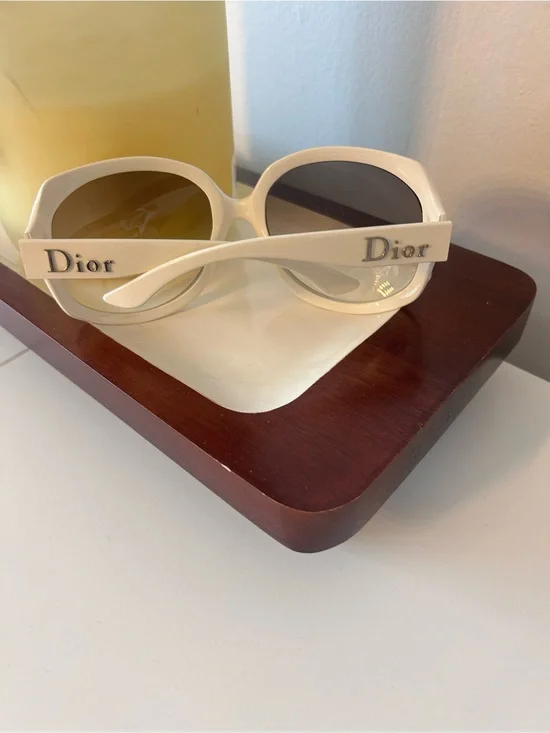 Dior Cream Oval Frame Sunglasses with Logo Temples Vintage rare