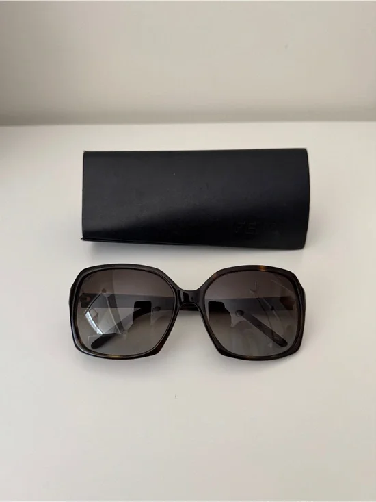 Fendi Tortoiseshell Sunglasses - Brown Gradient FS5627R Authentic