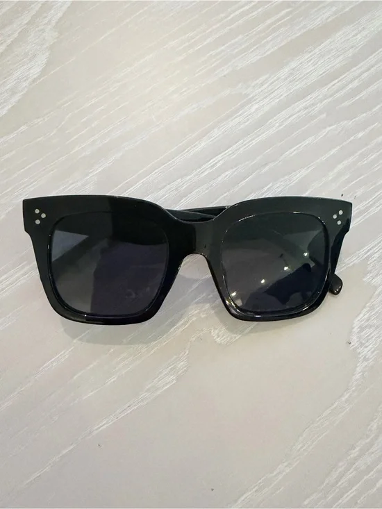Amazon Black Square Women's Sunglasses with Subtle Silver Dots