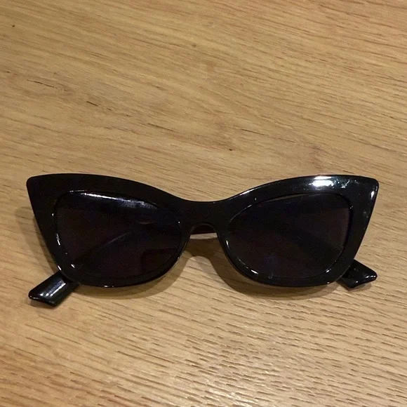 Zara Black Cat-Eye Sunglasses