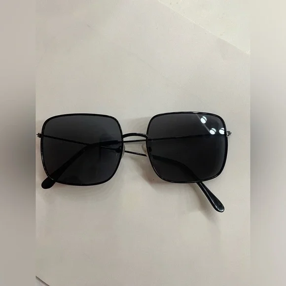 Black Oversized Square Sunglasses - Classic Women Accessories