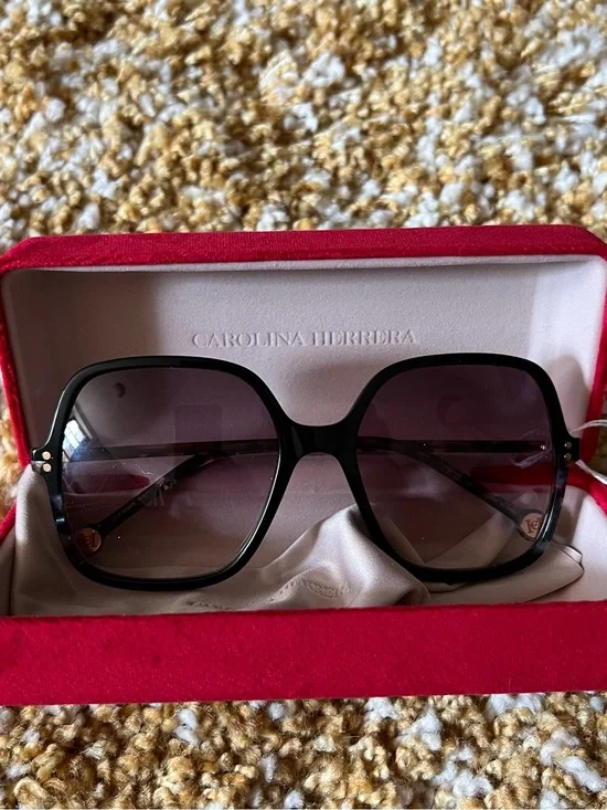 Carolina Herrera Black Gradient Oversized Square Sunglasses