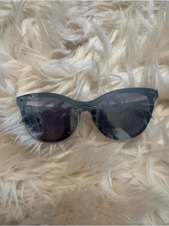 Ray-Ban Women's Black Cat-Eye Sunglasses with Dark Lenses