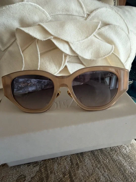 DEZI Beige Cat-Eye naked pearl color smoke lenses. new with box!
