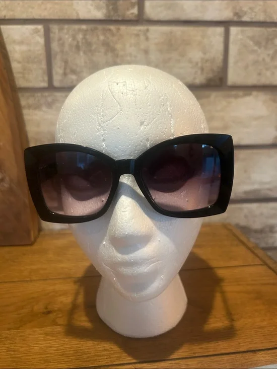 Jessica Simpson Butterfly Glam Sunglasses in Black