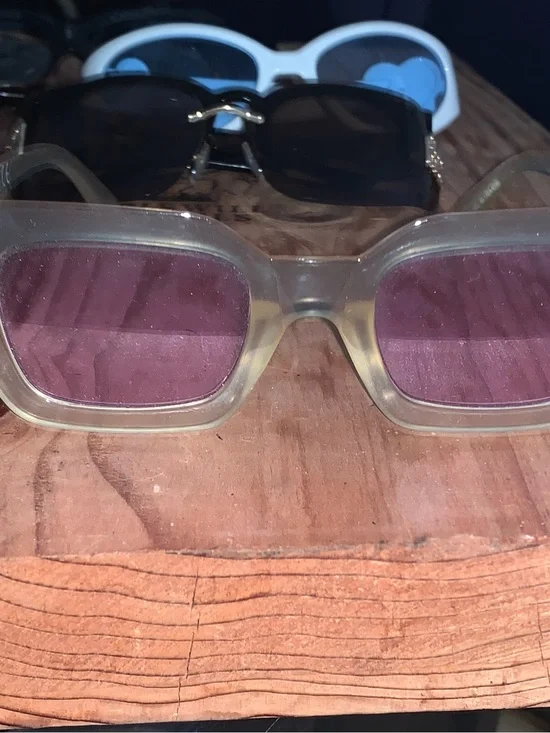 Source Unknown Translucent Frame Sunglasses with Purple Lenses