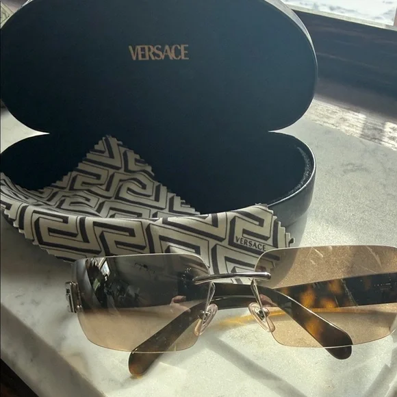 Versace Black and Brown Tortoiseshell Rimless Sunglasses