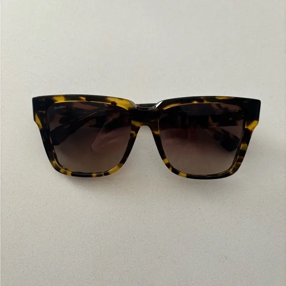 MaxMara Tortoiseshell Polarized Sunglasses with Gradient Brown Lenses - New