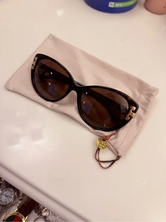 Tory Burch Cat eye sunglass